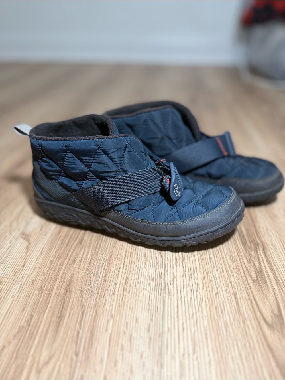 Chaco ramble puff quilted fleece lined webbing bucle camp booties navy blue 10.5